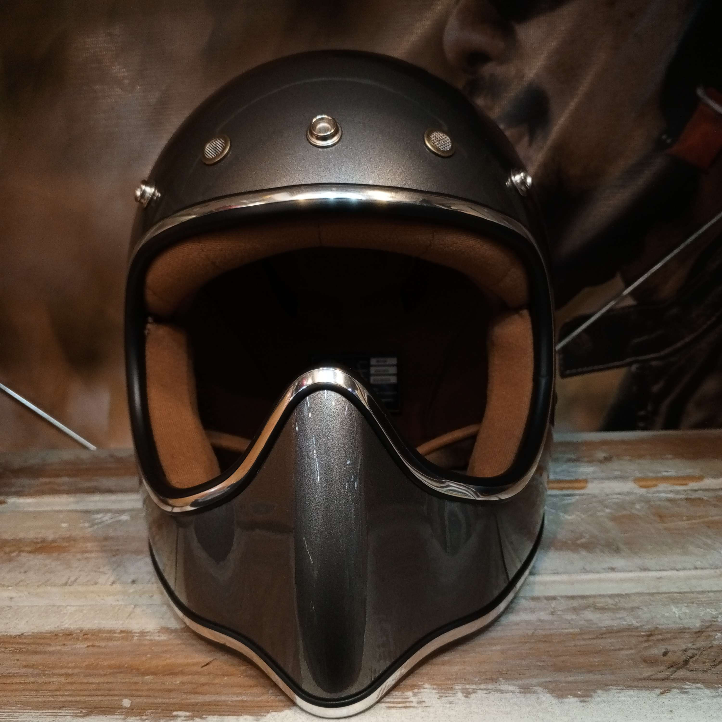 VRM Tracker Classic Gloss Dark Gray