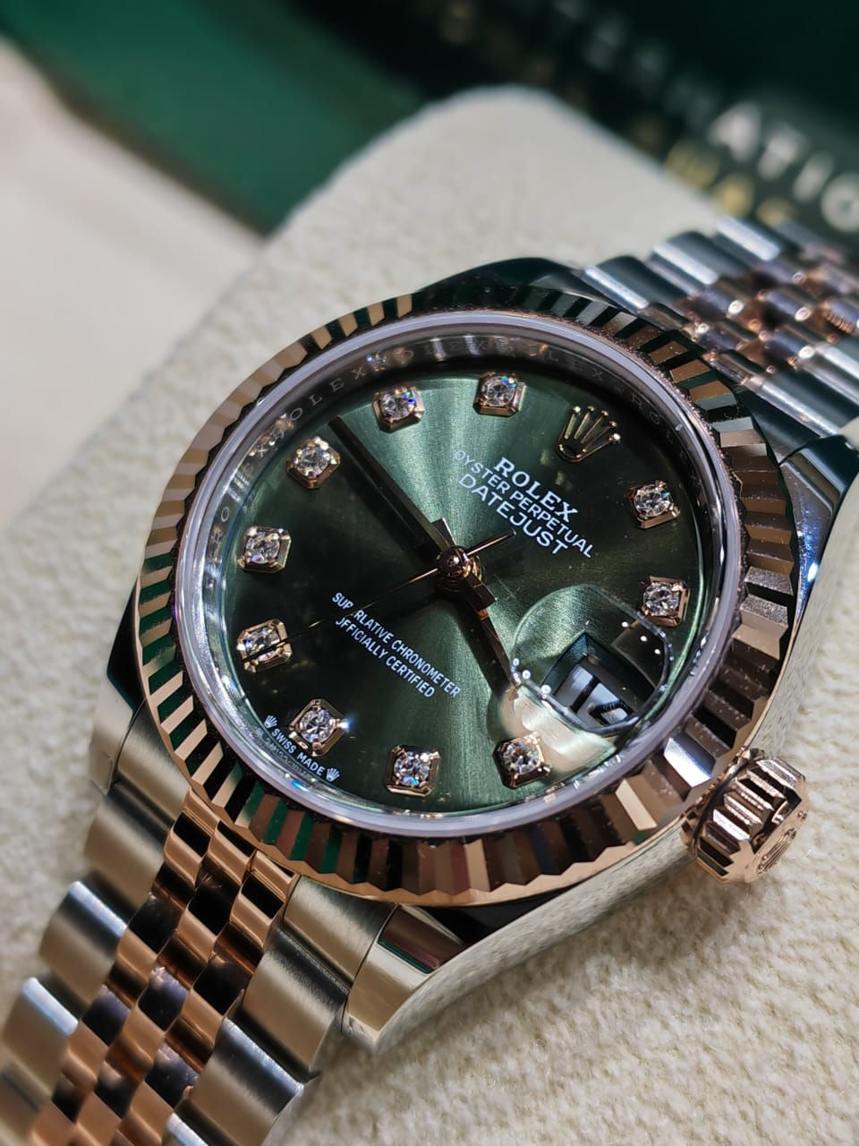 Thumbnail: Rolex Lady-Datejust Olive-Green Diamonds