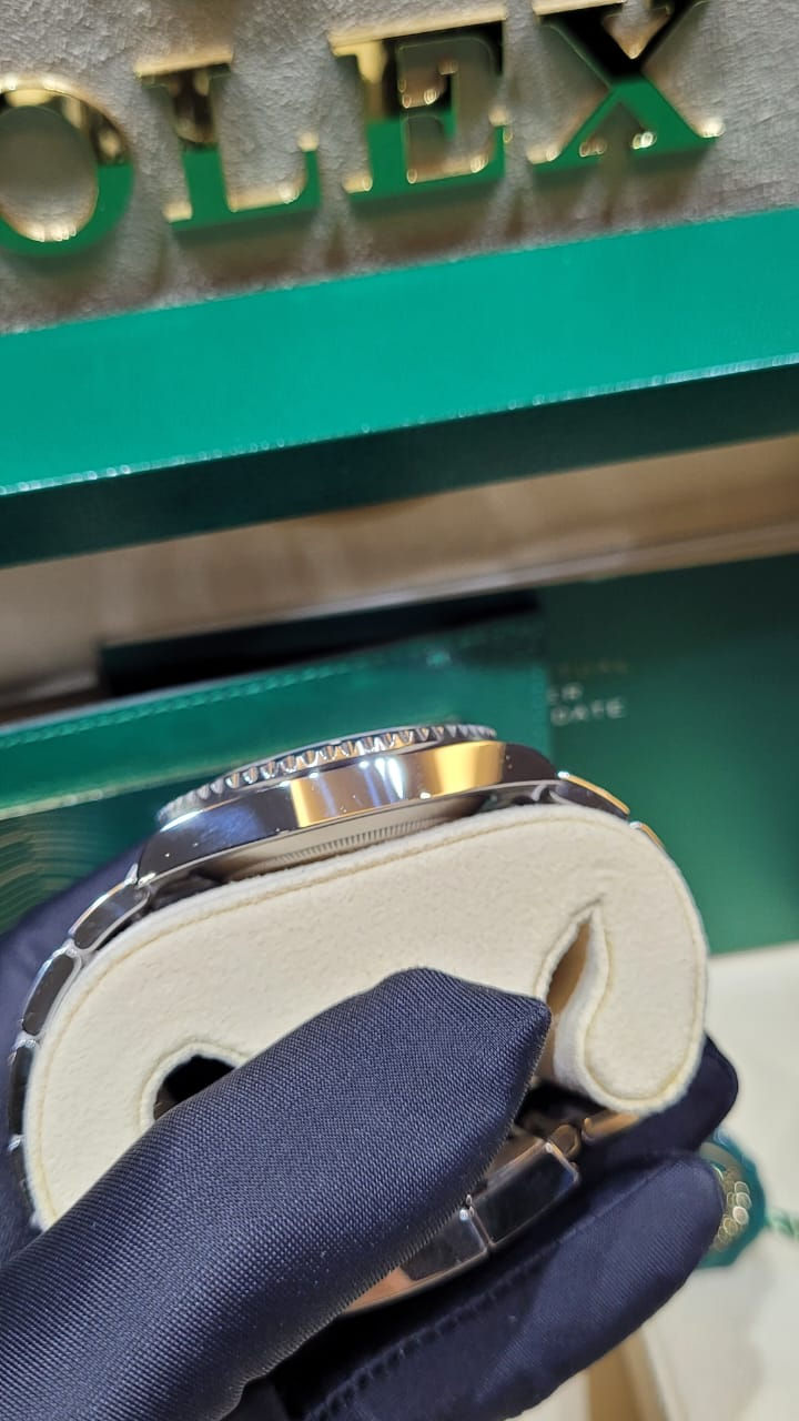 Thumbnail: Rolex Black Submariner 41mm 2021 126610