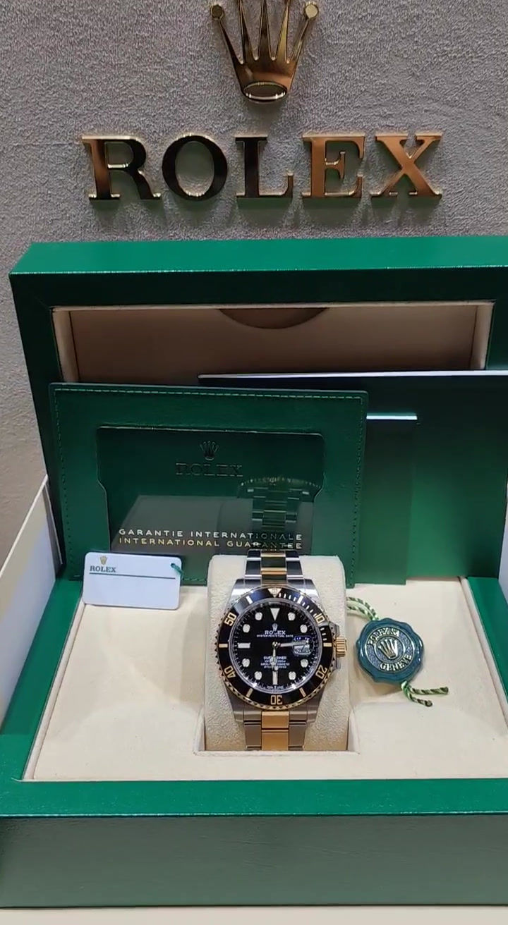 Thumbnail: Rolex Submariner Black 18k Half Gold 41mm