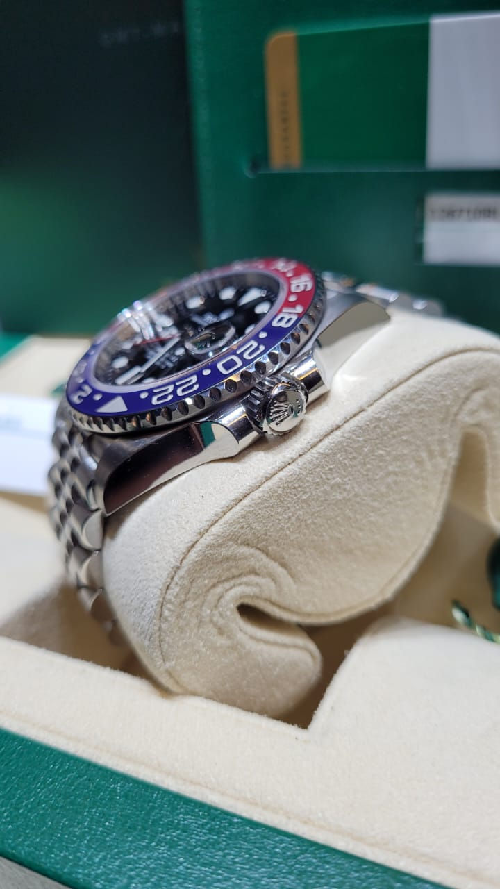 Thumbnail: Rolex Pepsi GMT-Master II 40mm