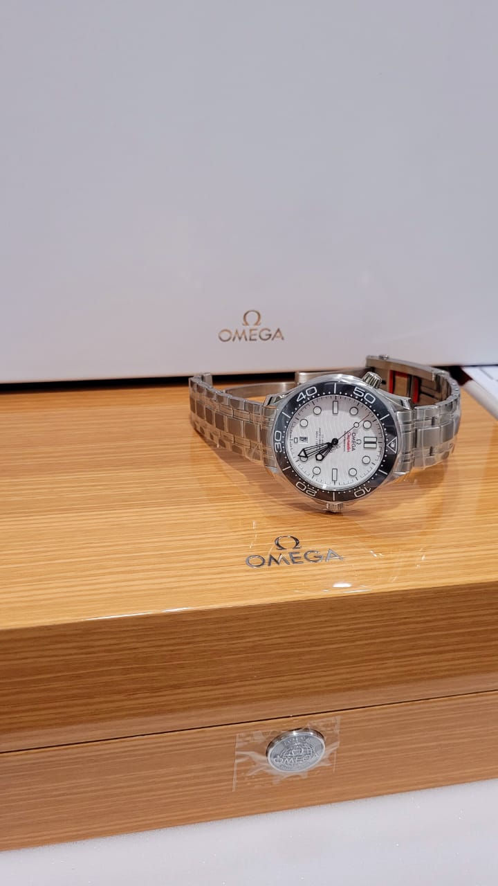 Thumbnail: Restock!! Omega Seamaster Diver Chronometer 42mm