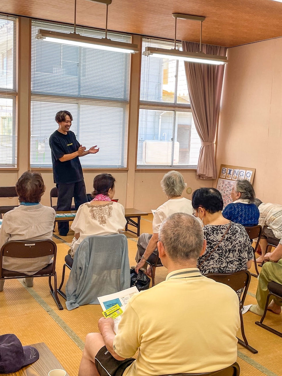 B-CHANGE武田がえきまえケヤキサロンにて足と靴の講演会をしている風景