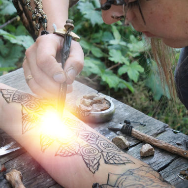 ⚕️"L'Encre Mystique : Quand le Tatouage Devient une Porte vers le Spirituel"