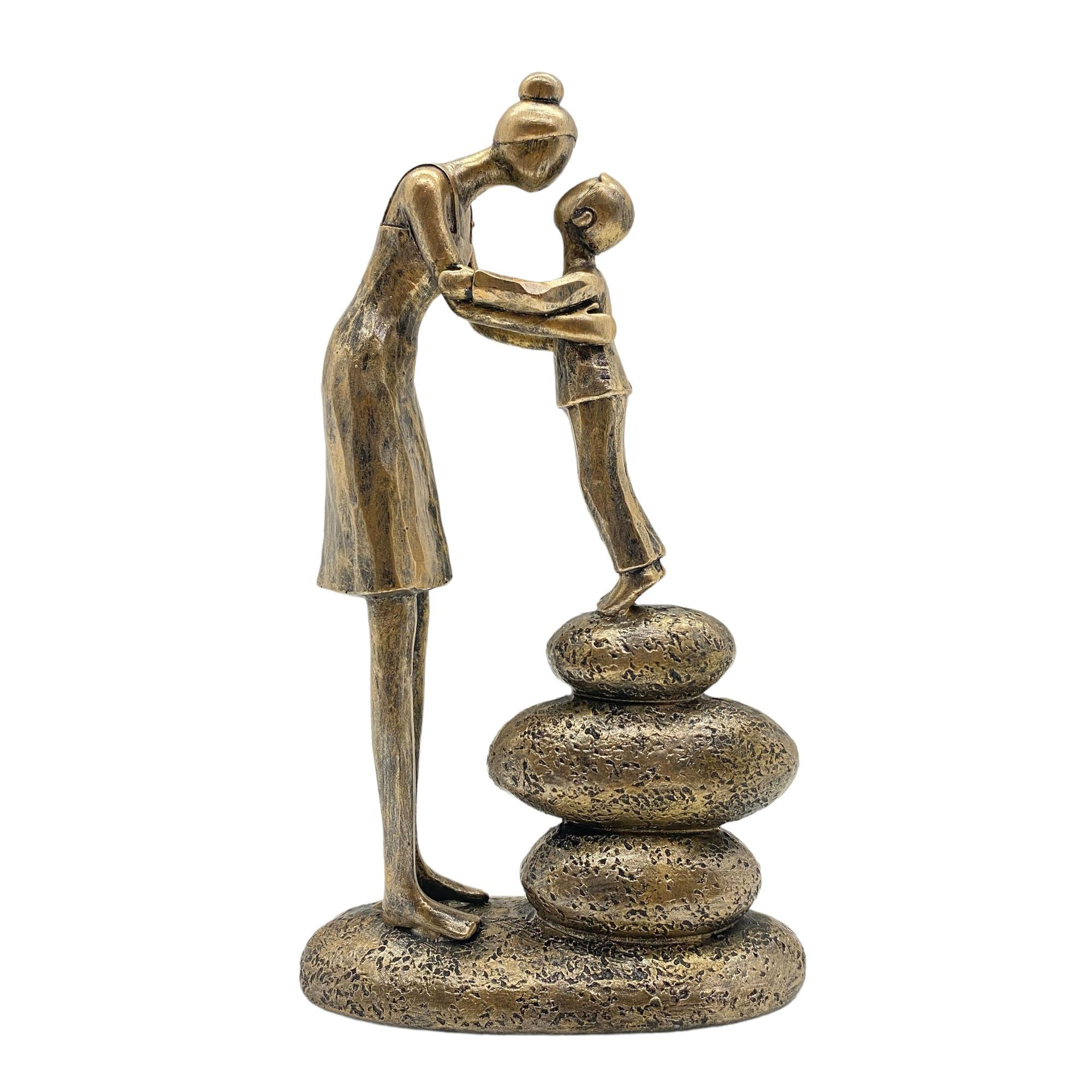 MAMA E HIJO EN LA ROCA