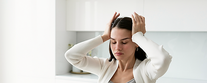 zensina-srednego-vystrela-na-karantine-rabotaet-iz-doma 1.png