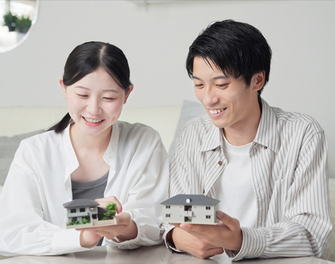 マイホームを検討するカップル　写真ac.jpg
