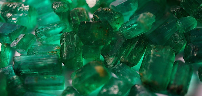 5dcb7bb4a77069f34a65e965_emerald-meaning-healing properties-and-power.jpeg