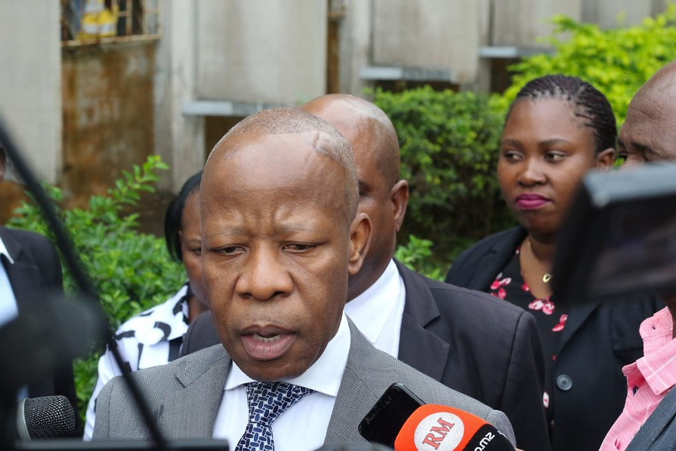 Adelino Muchanga na conferência de Imprensa depois de exercer o voto na Cidade de Maputo