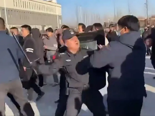 Protestos violentos em Pucheng, China, após morte de estudante
