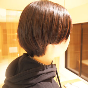 重たさを残したショートスタイルも可愛いです♪