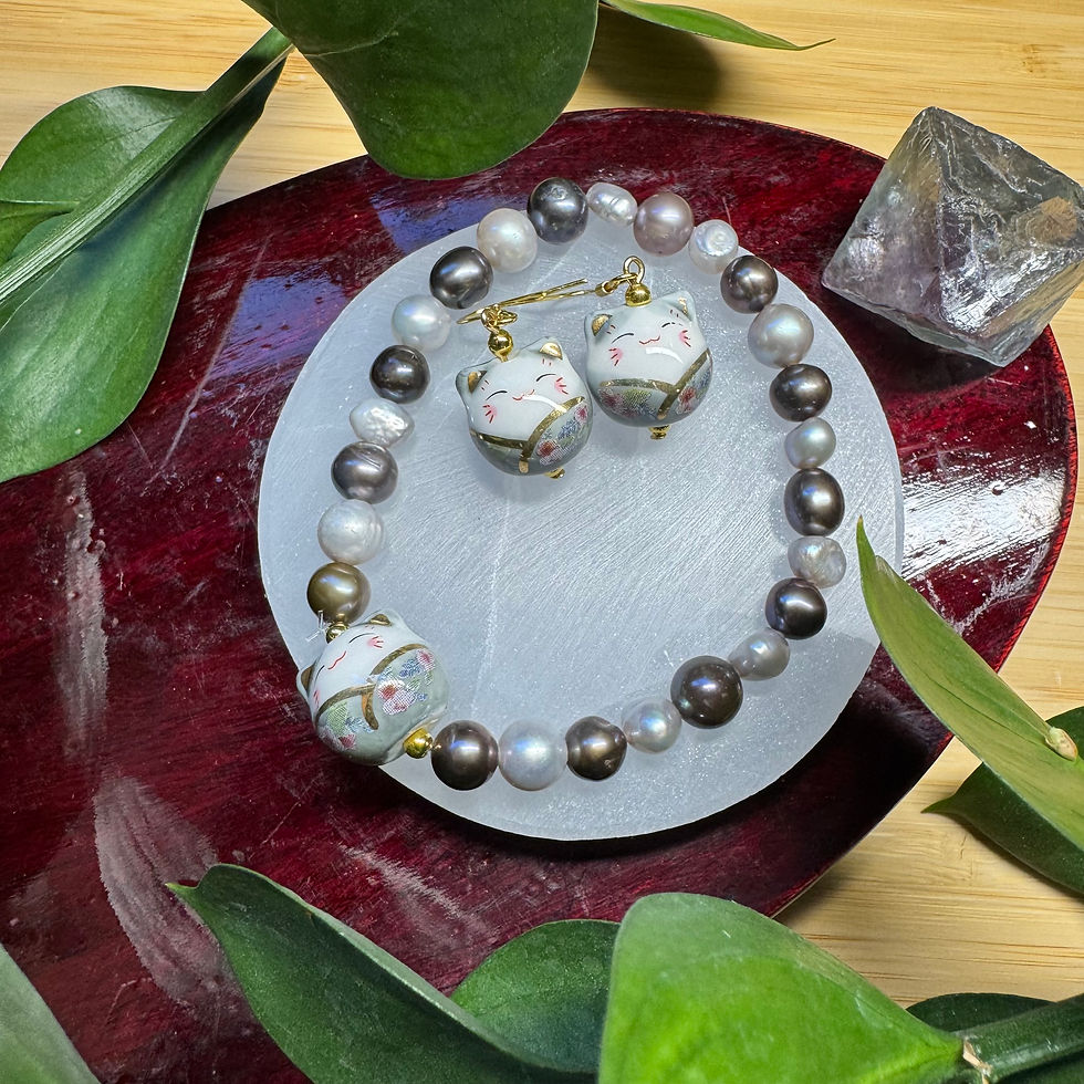 Thumbnail: Lucky cat and pearls