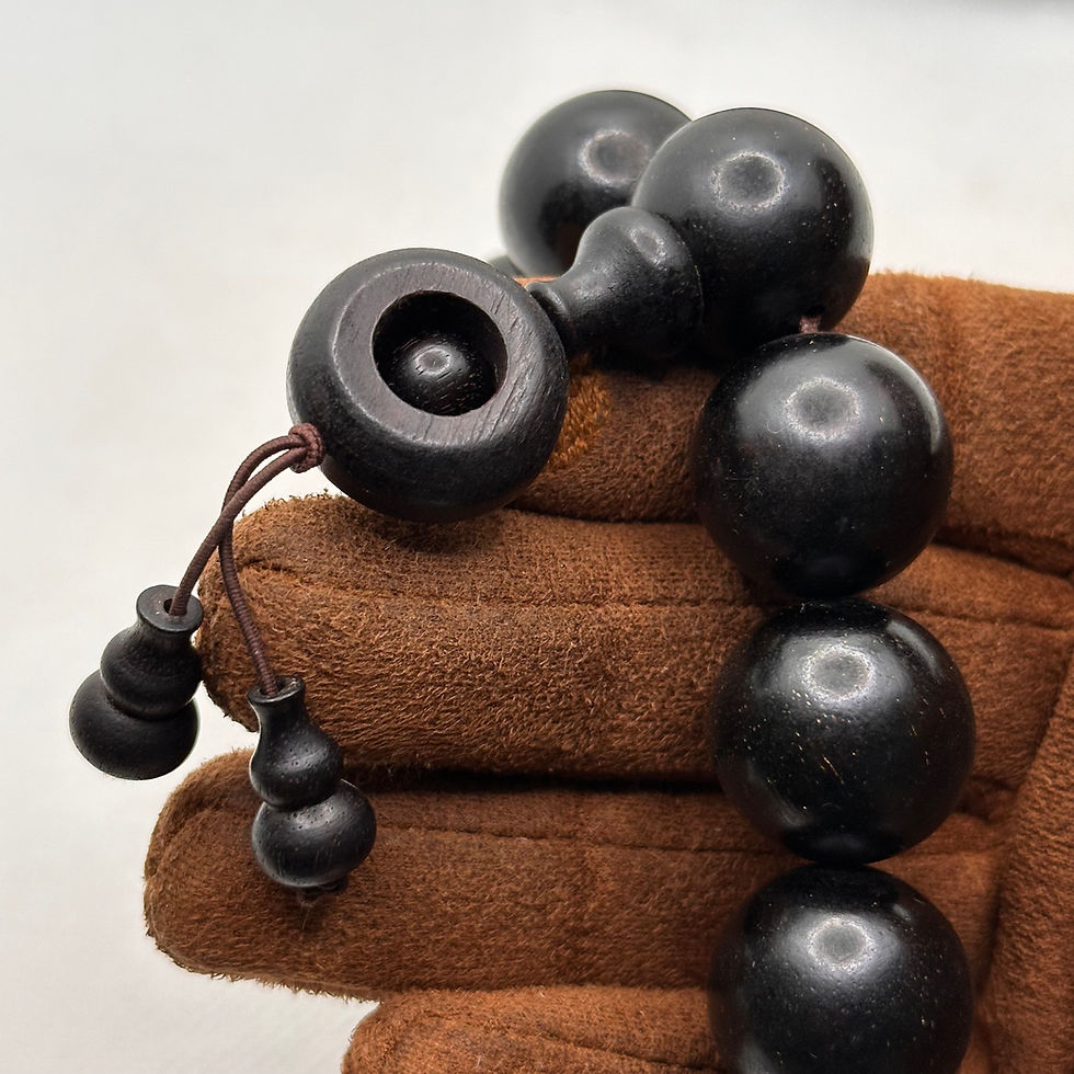 縮圖：【 墨影 金弦 】‧ 犀黑金絲小葉紫檀大籽持珠