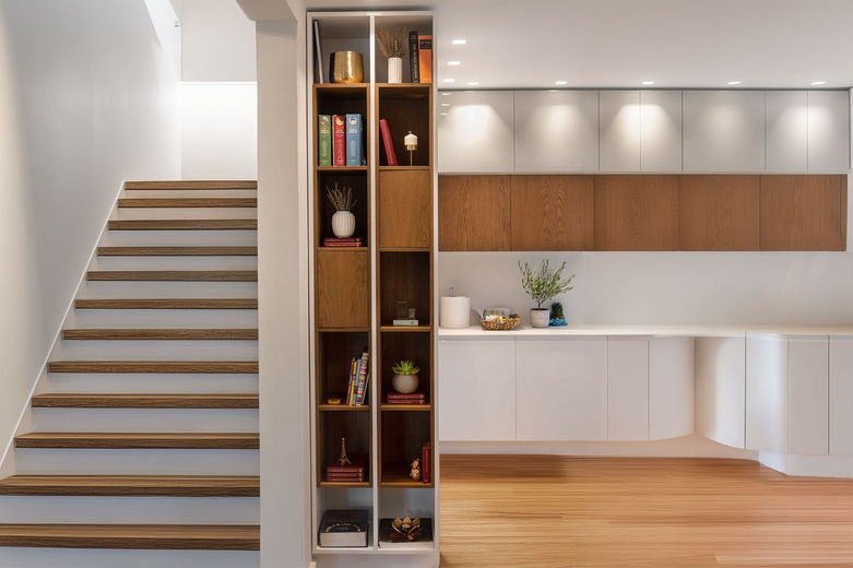 Μοντέρνος ενιαίος χώρος καθιστικού και κουζίνας.Φωτογράφιση ακινήτων