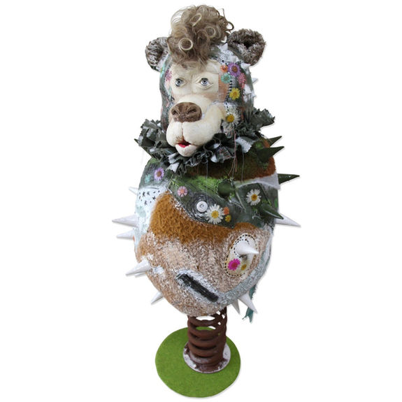 和田卓士 Astro Nuts_Spiky Bear_2022_Mixed Media, Textile, Metal_W49xH86xD38cm.jpg