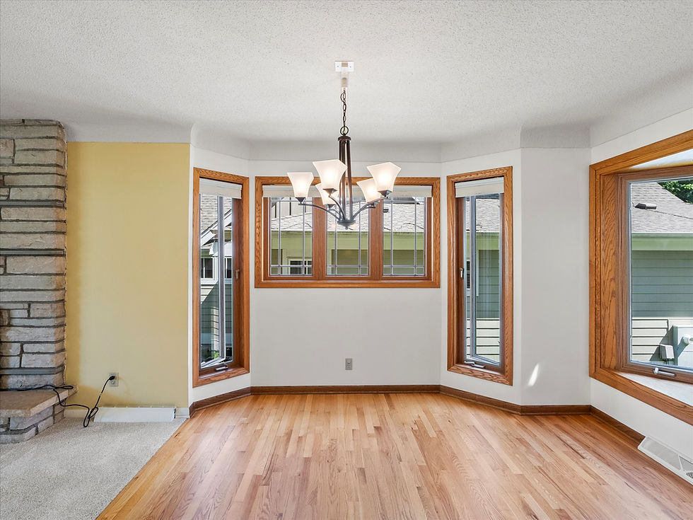 Natural light floods this charming area, perfect for intimate gatherings.
