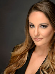 Molly Glamour / Business Headshots