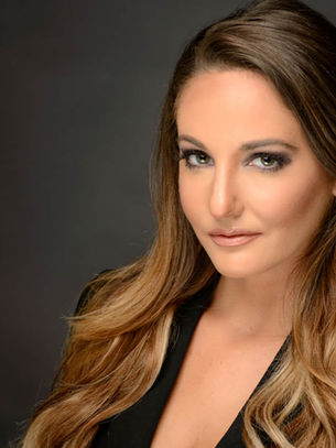 Molly Glamour / Business Headshots