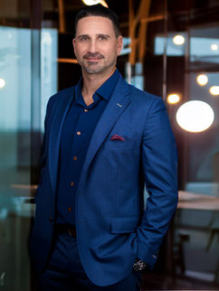 Justin's 3/4 & Headshots: Transforming Your Image with Superimposed Backgrounds