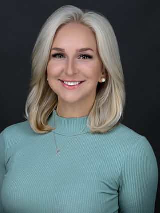 Stephanie's professional headshot