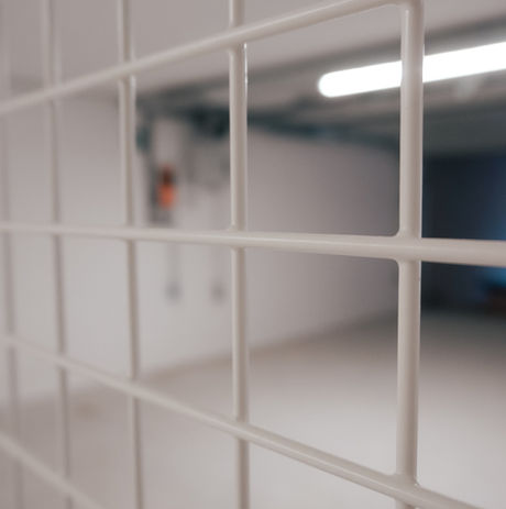Kellertrennwand Gitter Detail Andrian pulverbeschichtet weiß
