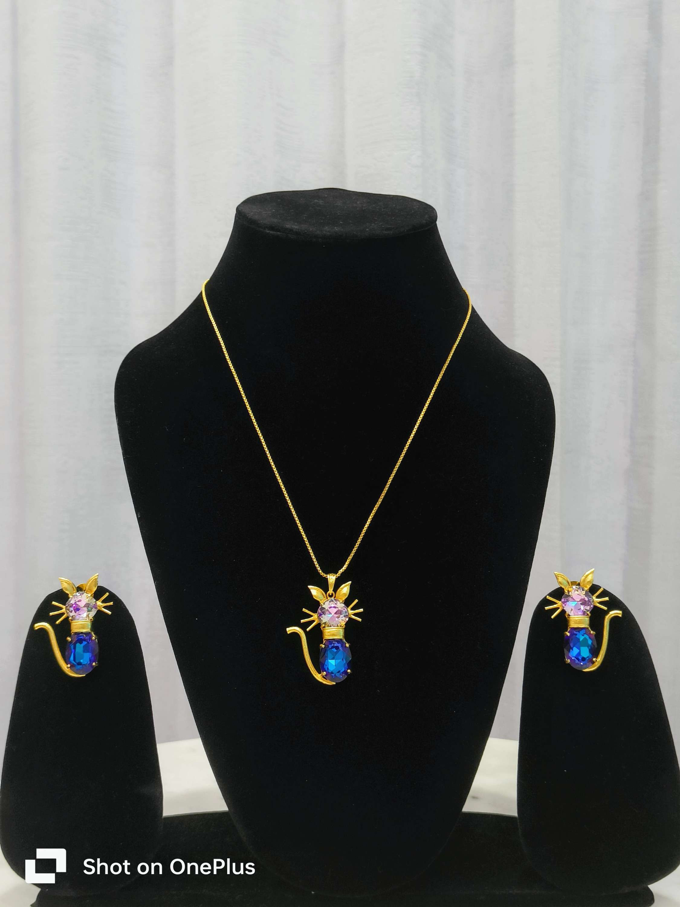 Swarovski chain pendant set 