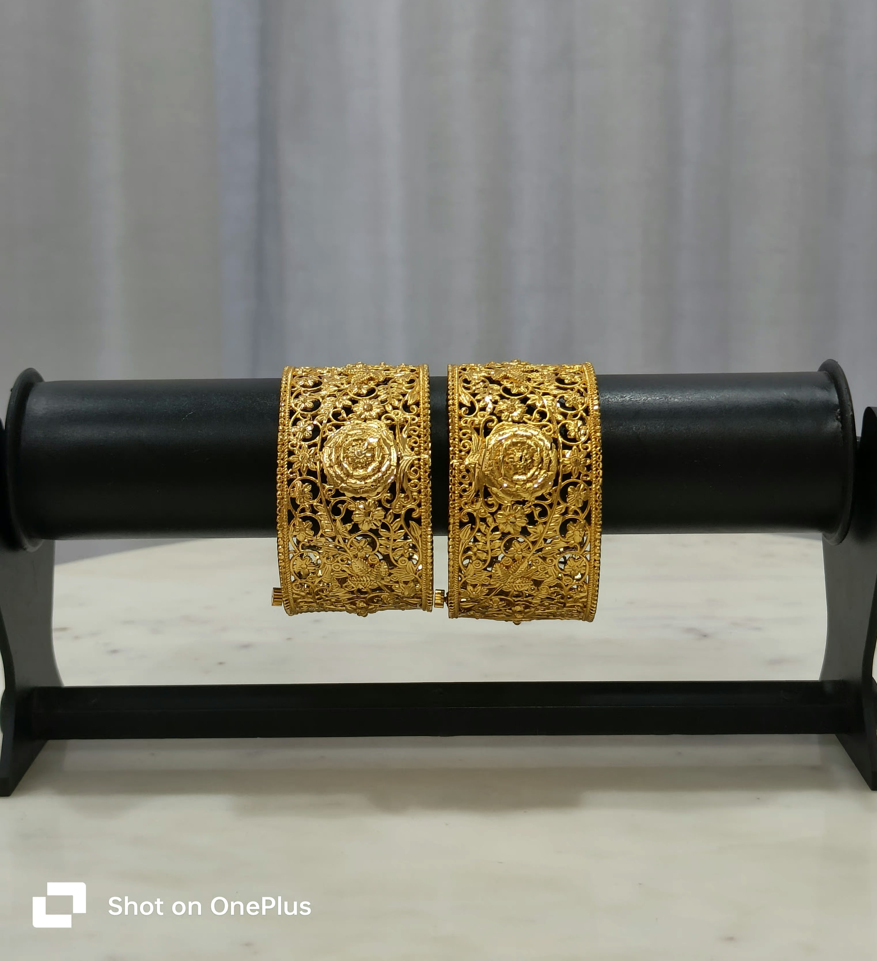 22kt gold dust polish chur 