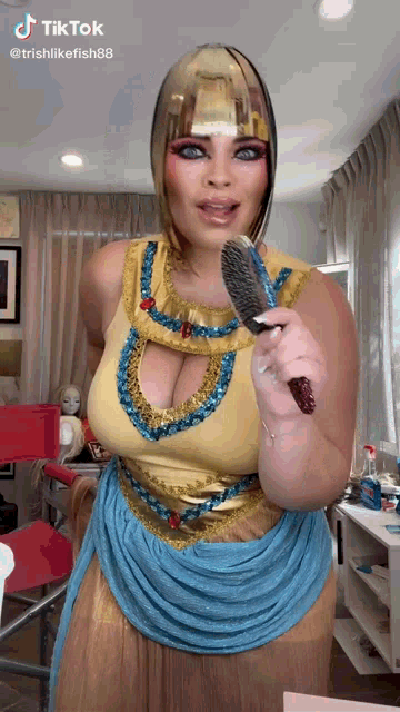 trisha-paytas-king-tut.gif