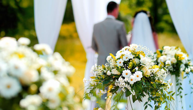 CHOOSING YOUR WEDDING DRESS: