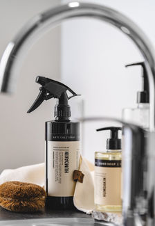 Ein Anti-Kalkspray von Humdakin.