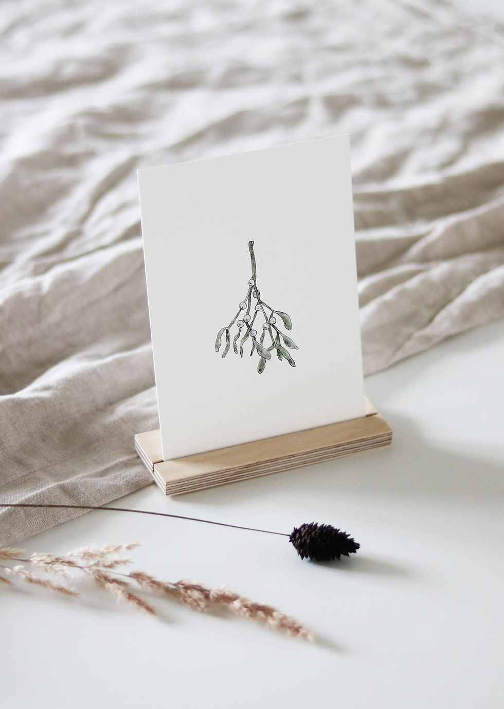 inkylines Grusskarte Mistelzweig mit handgezeichneter farbiger Illustration als stilvolle Weihnachtskarte