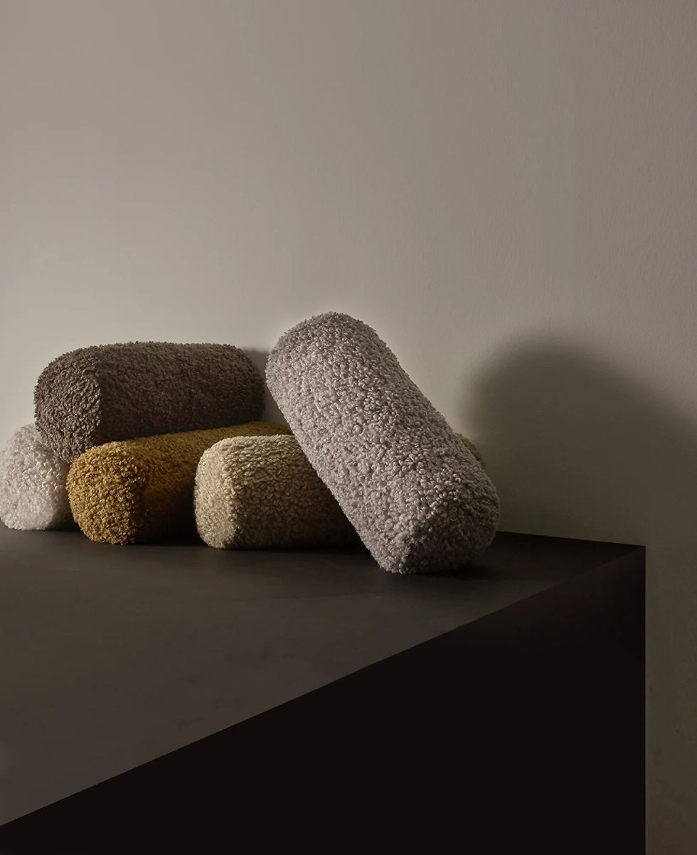 blomus TEDDY Bolster in Sharkskin aus weichem, strukturiertem Polyester, 51 × 20 × 20 cm, als dekorative Kissenrolle für Sofa
