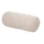 Ein Bolster (rundes Kissen) von Blomus in der Farbe Moonbeam.