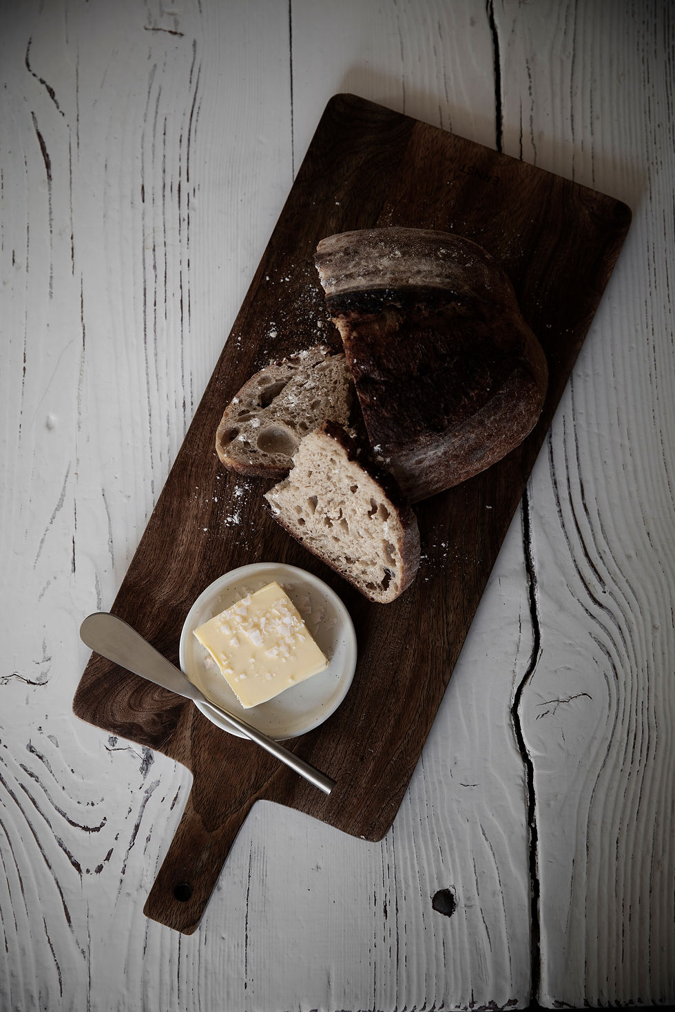 Ein Käsemesserset von der schwedischen Marke ERNST Form bestehend aus 3 verschiedenen Messern für Käse und Butter.