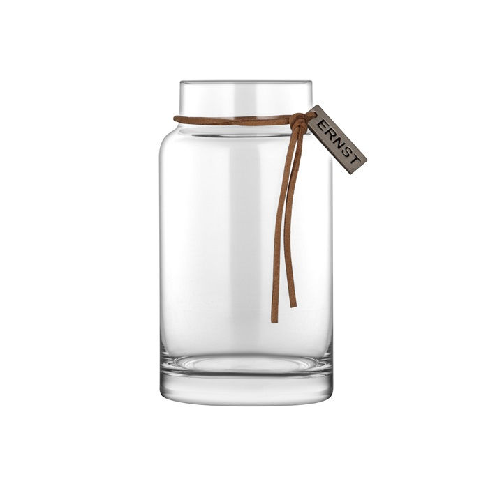 Eine kleine transparente Blumenvase aus Glas mit einem Lederriemen.