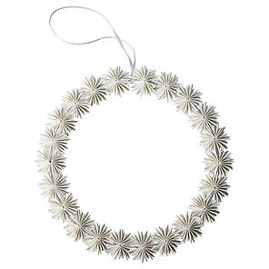 Papierkranz in schlichter, weisser Optik mit Sternen, perfekt für minimalistische Winterdekoration - von DBKD.