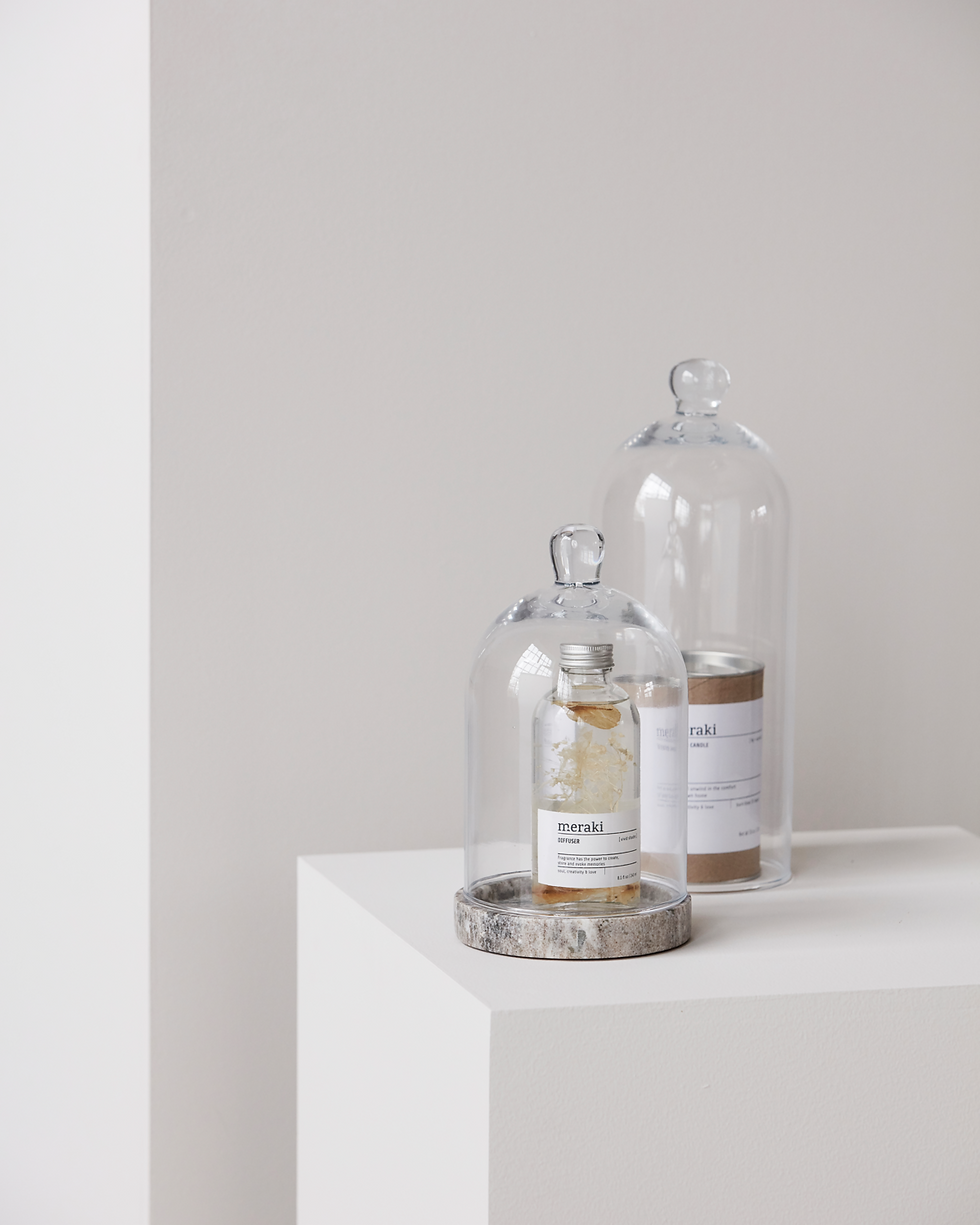 Miniaturbild: Glasglocke von Meraki mit Lichterketten als Dekoration in modernem Badezimmer.