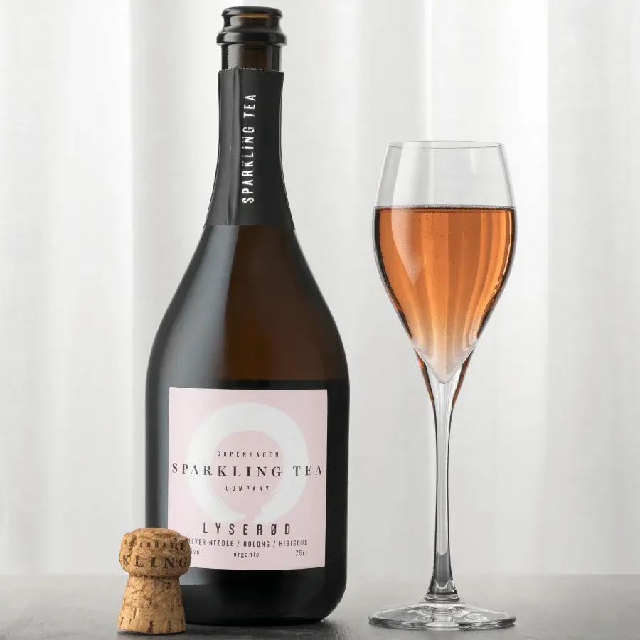 Eine Flasche Sparkling Tea LYSEROD, sprudelnder, alkoholfreier Tee.