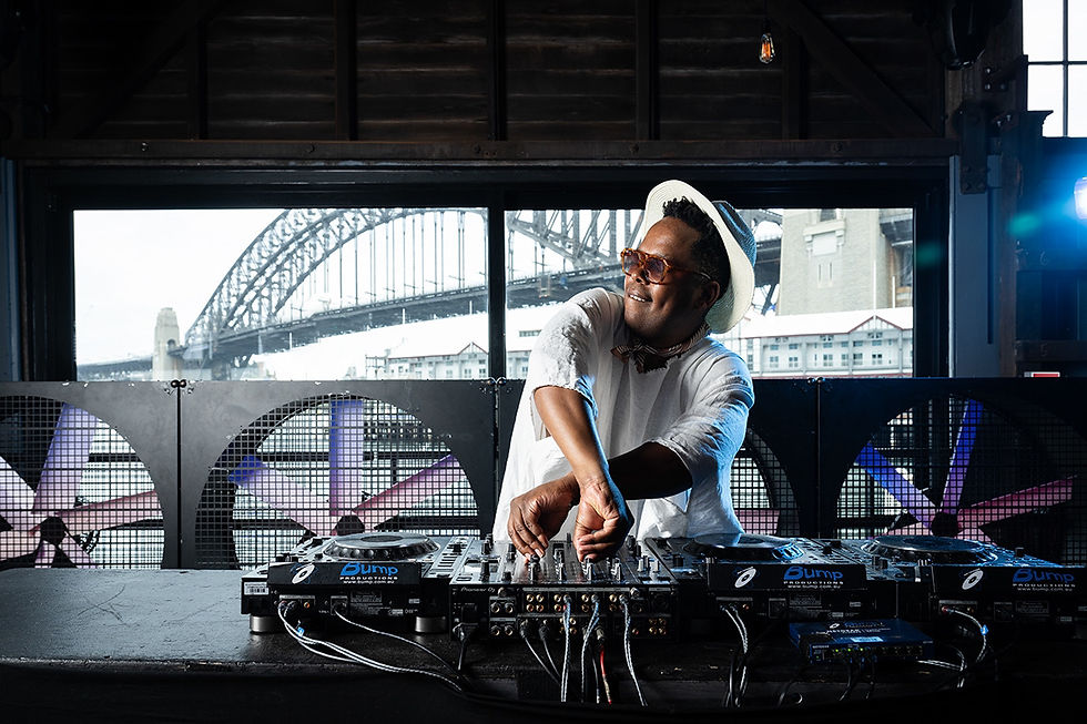 Mo Laudi performing at the decks in a waterfront venue