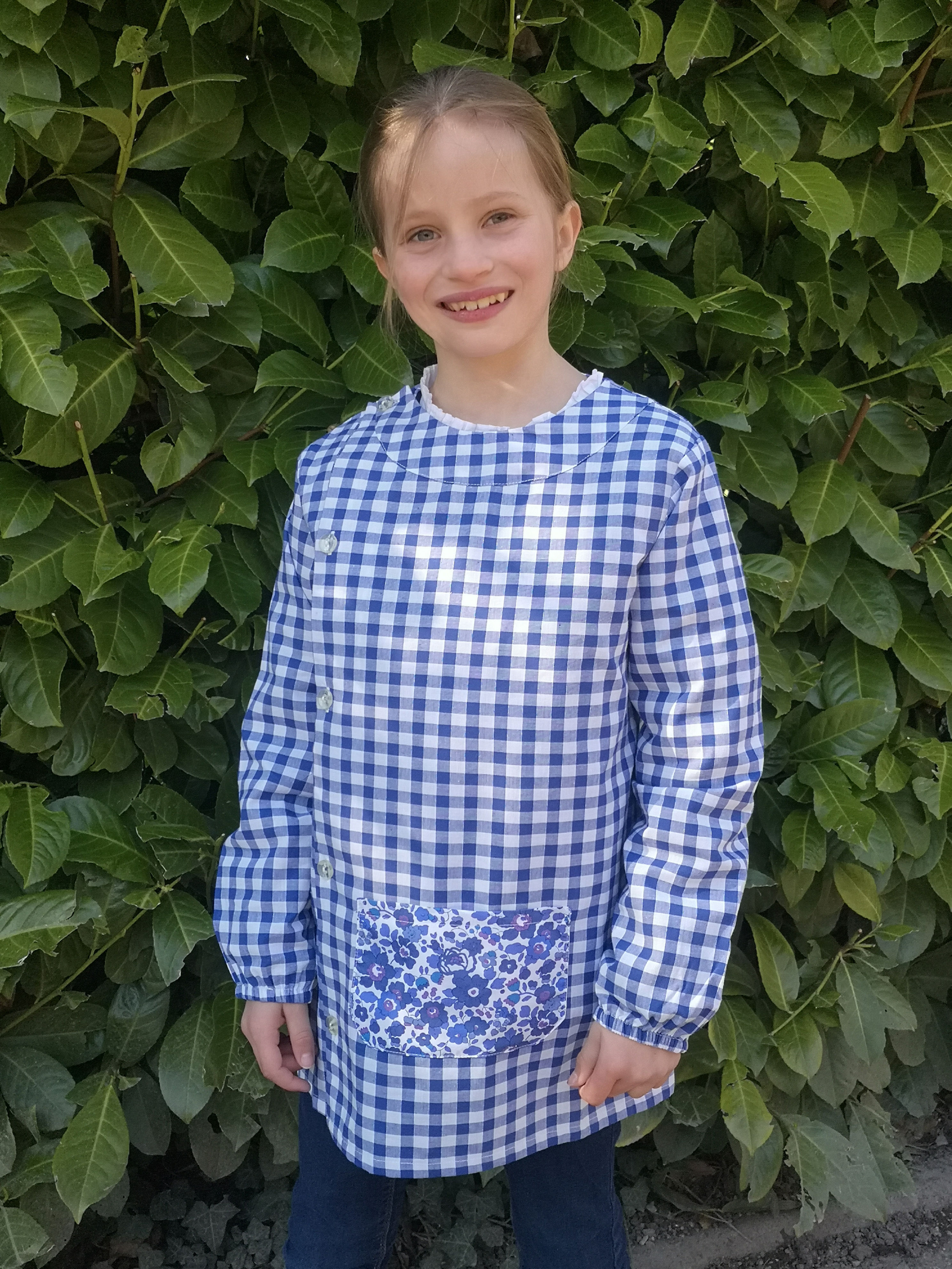 Tablier d'école à boutons ou à encolure élastiquée pour enfants du 3 au 12 ans. Maternelle et primaire. Mode enfant.