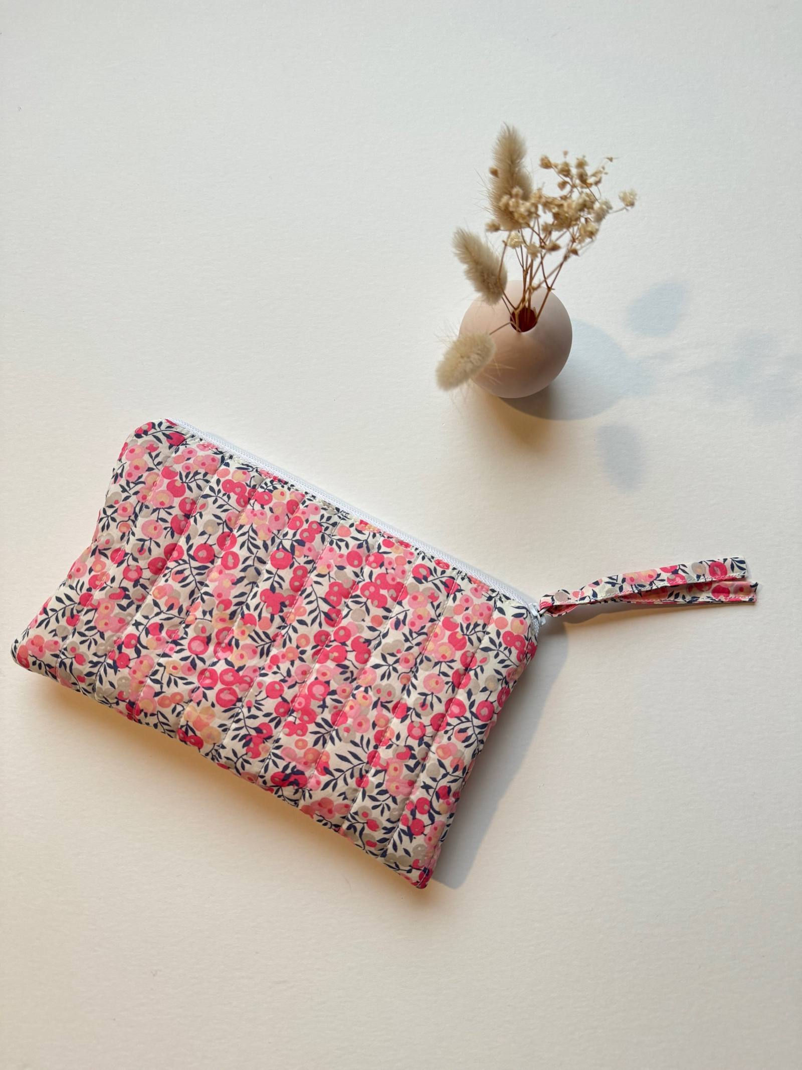 Pochette matelassée pour femmes, enfants, cadeau, fête des mères en Liberty. A glisser dans un sac à main. Pochette maquillag