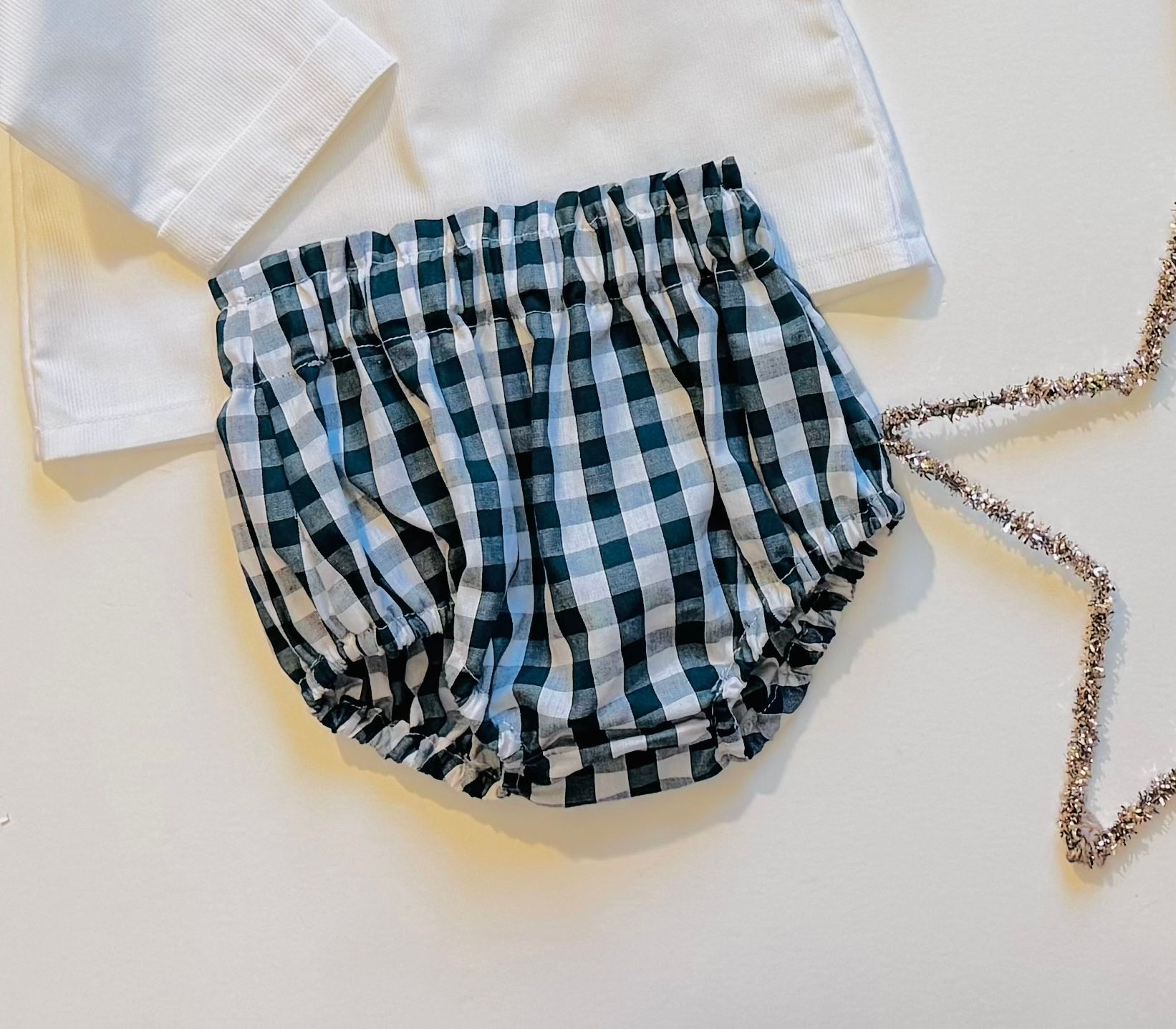 Culotte bouffante bébé en Vichy vert anglais et blanc, bloomer rétro chic.