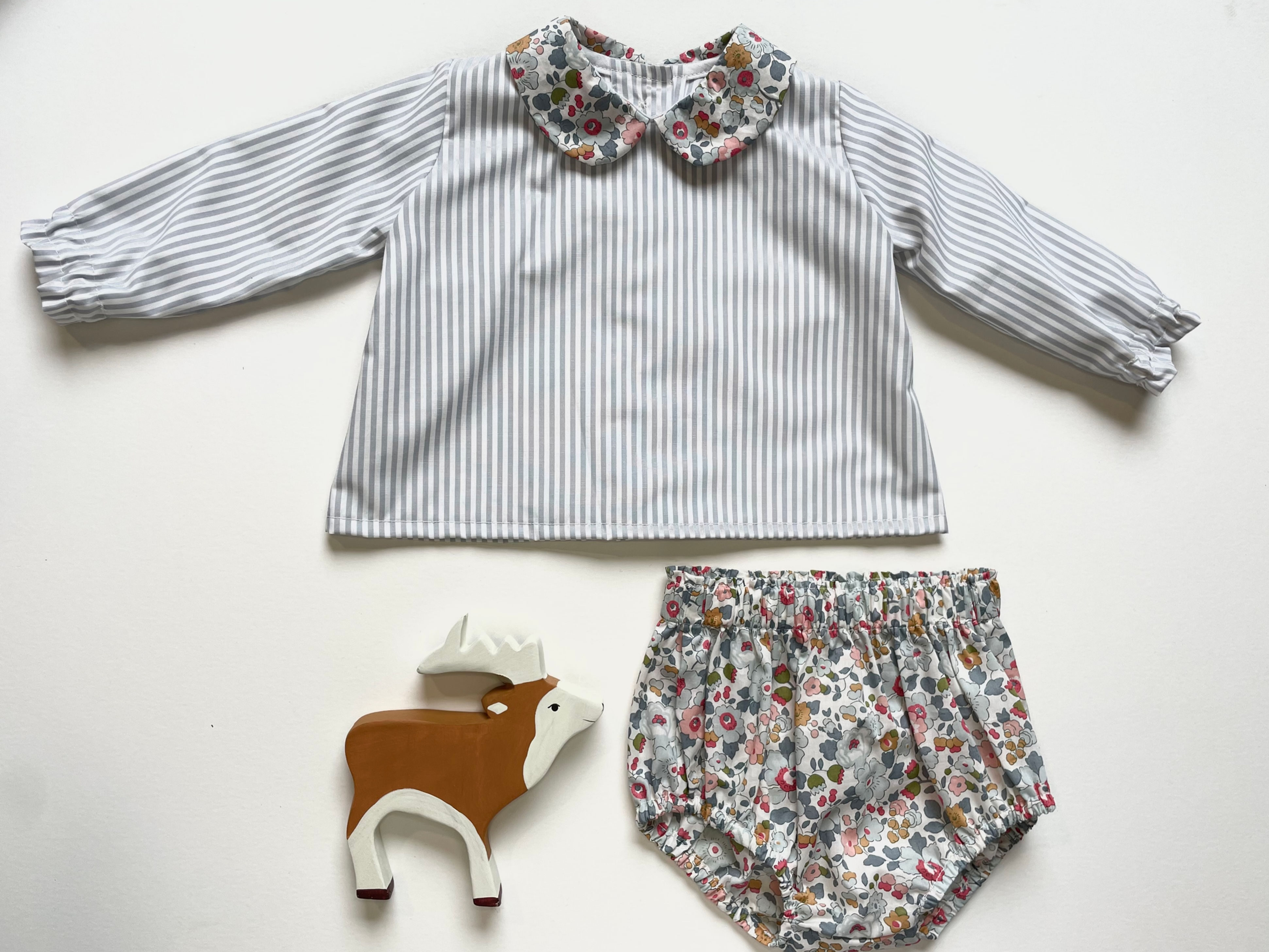 Adorable ensemble pour bébés, culotte bouffante et guimpe en Liberty