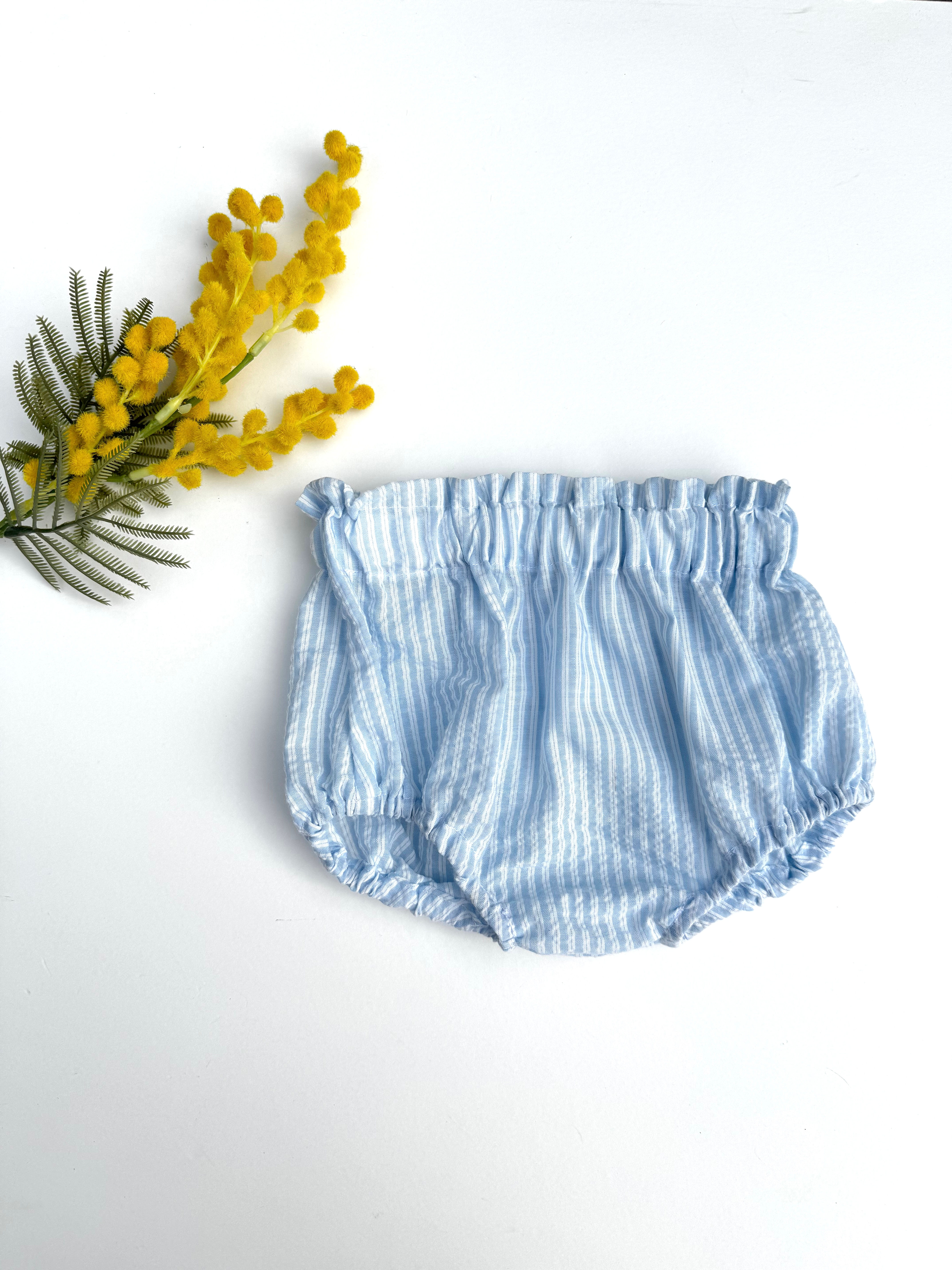 Culotte bouffante bébé en seersucker rayé bleu et blanc, bloomer léger pour l'été