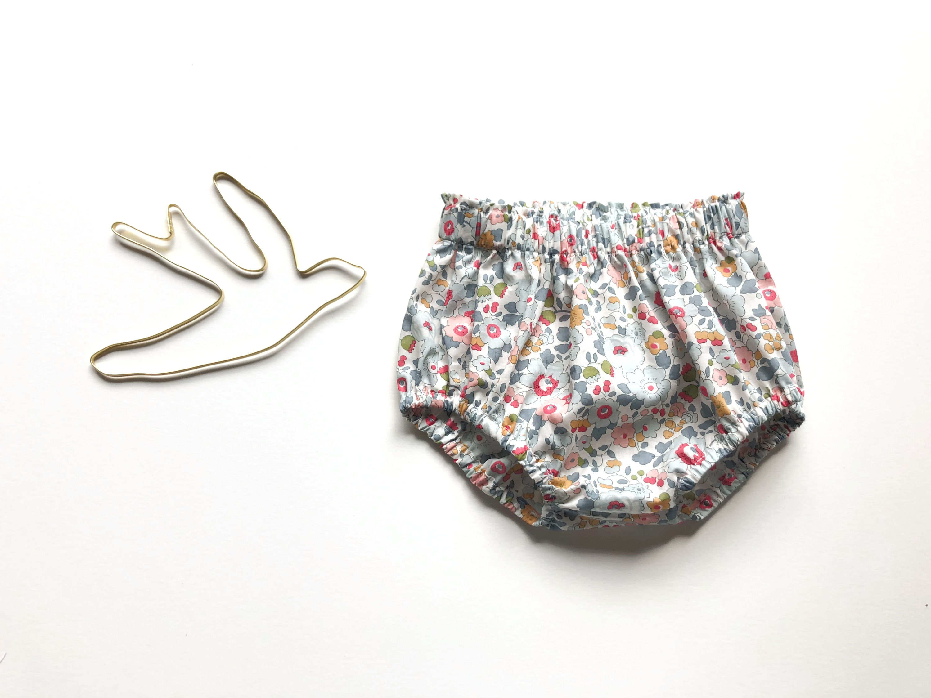 Culotte bouffante bébé en Liberty betsy porcelaine, élégante et confortable