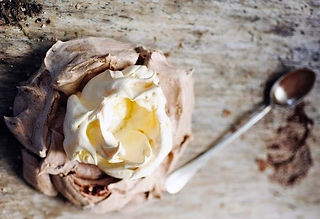 Wattle seed Pavlova