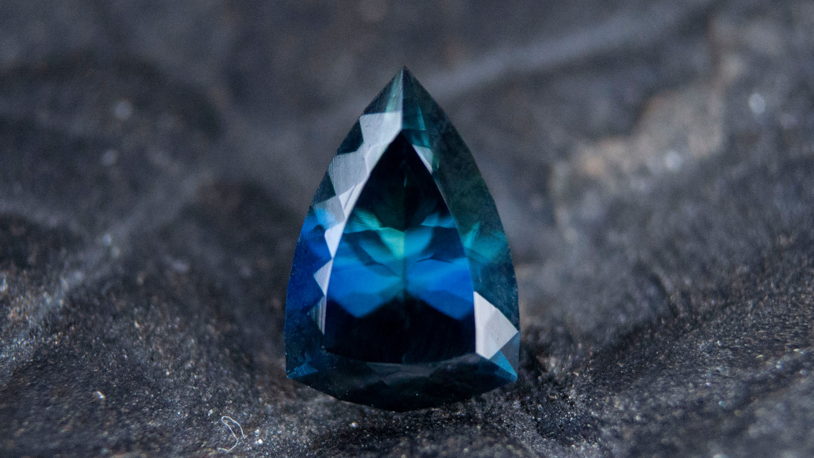 Saphir d'Auvergne 0.7 ct