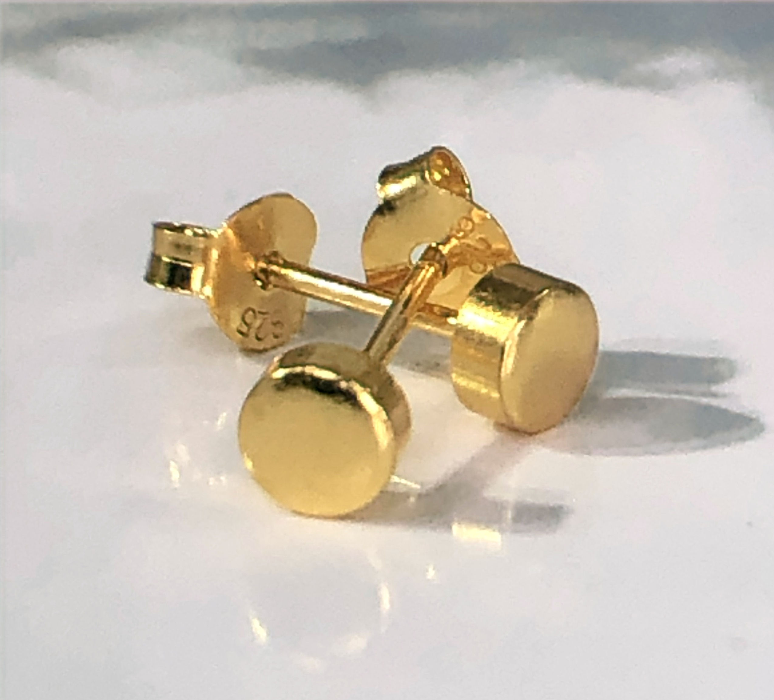 Gold vermeil full stop stud earring