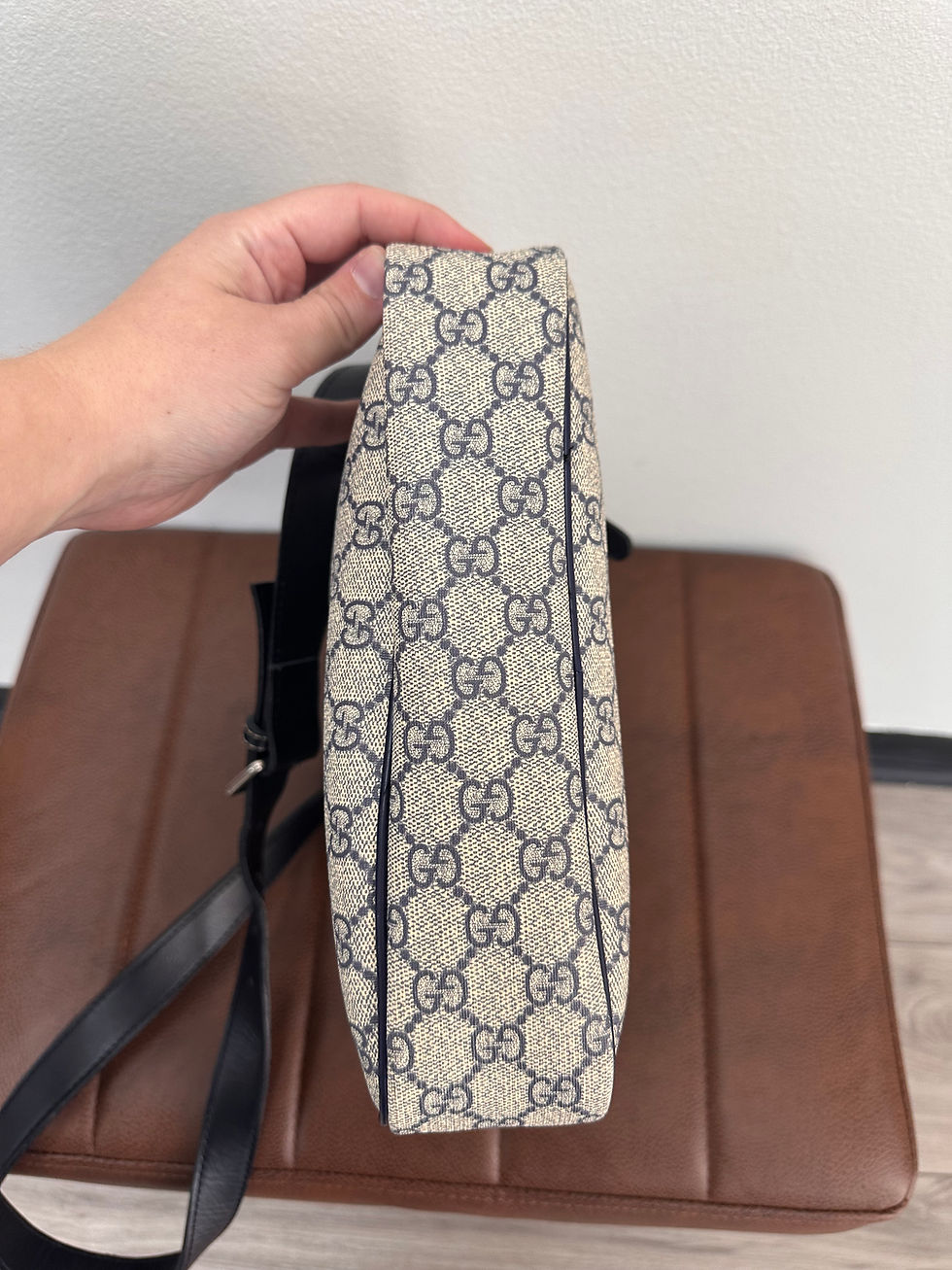 Thumbnail: Gucci Supreme Messenger