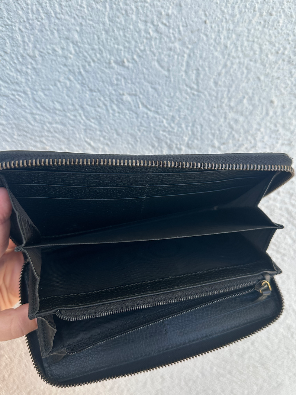 Thumbnail: GUCCI Logo Zip Around Wallet
